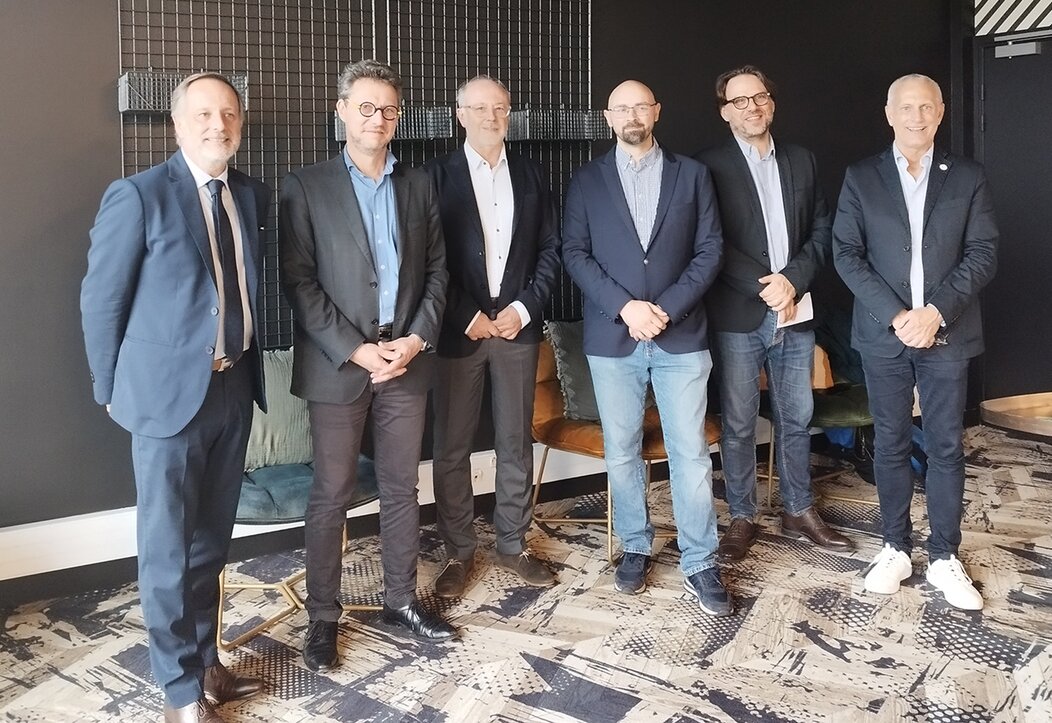 Photo du Pr Jean-Pierre Delord, Sylvain Bourgoin, Pr Gilles Favre, Dr Lorenzo Scipioni, Dr Pierre Cordelier et Jacques-Emmanuel Saulnier