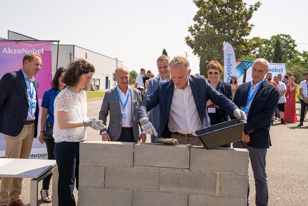 Photo de la première pierre du projet de réhabilitation du site Ariégeois du groupe AkzoNobel