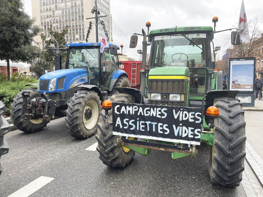 Photo de manifestation des agriculteurs au centre-ville de Toulouse