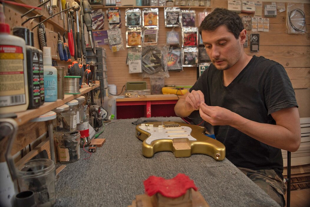 Photo de la fabrication de guitare par Nicolas Walkoviac